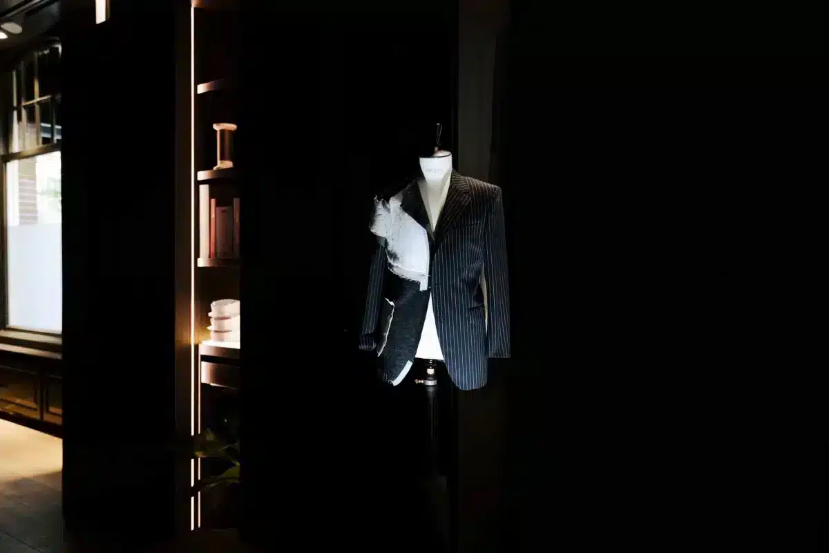 Oger suit in the dark on a form